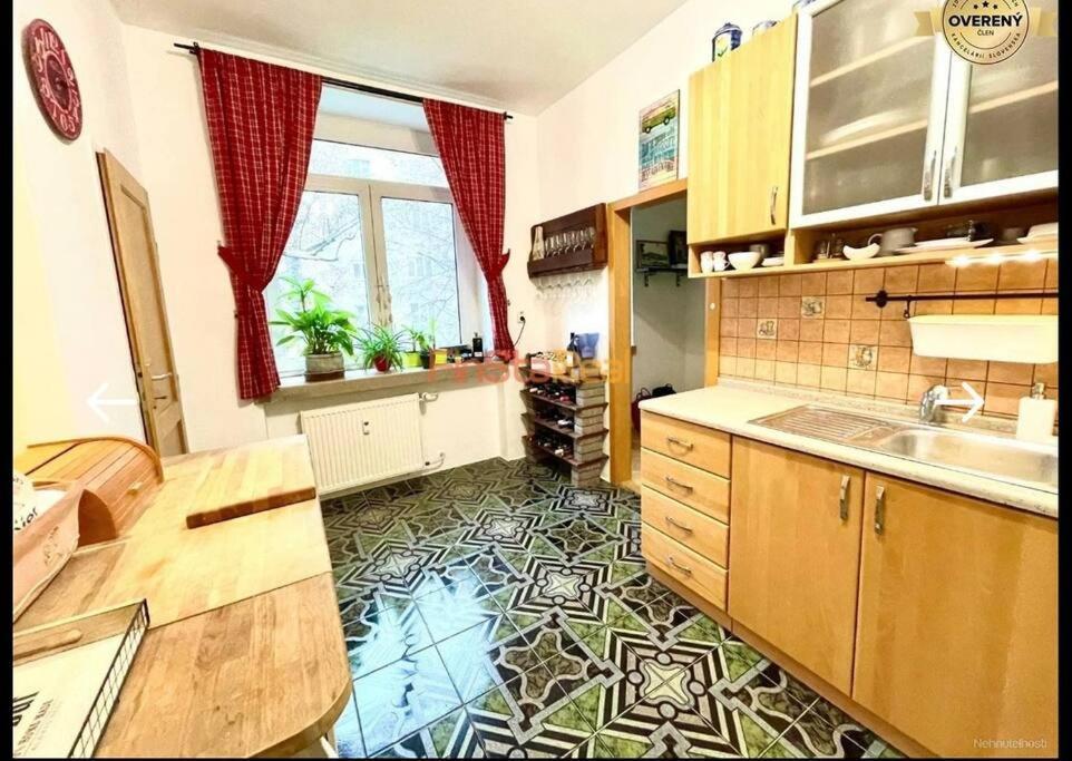 Economy Apartment 2 Min From The Main Station Bratislava Exterior photo